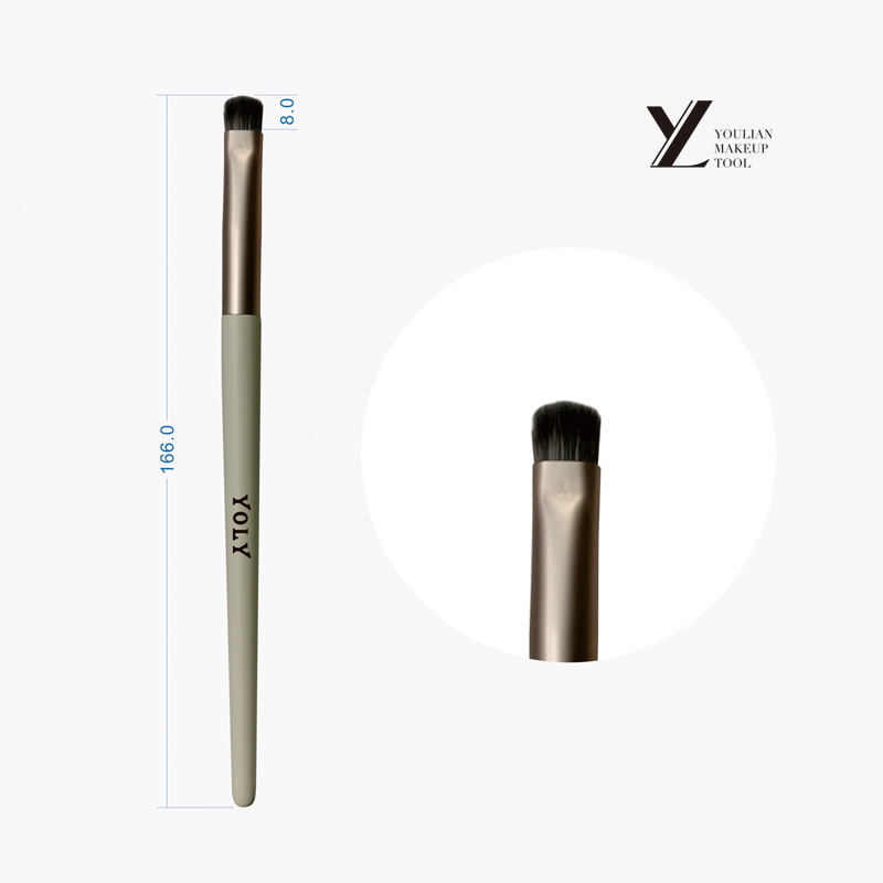 Hogyan tisztítsam meg a szemceruza ecsetemet használat után?