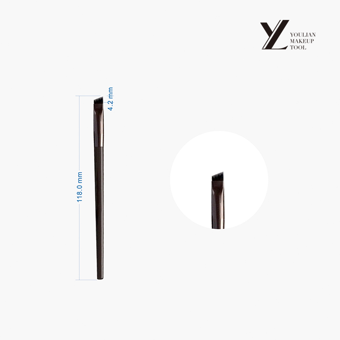 Hogyan javítja a szemöldökgörgő a szemöldök ápolását és a smink eredményeit?